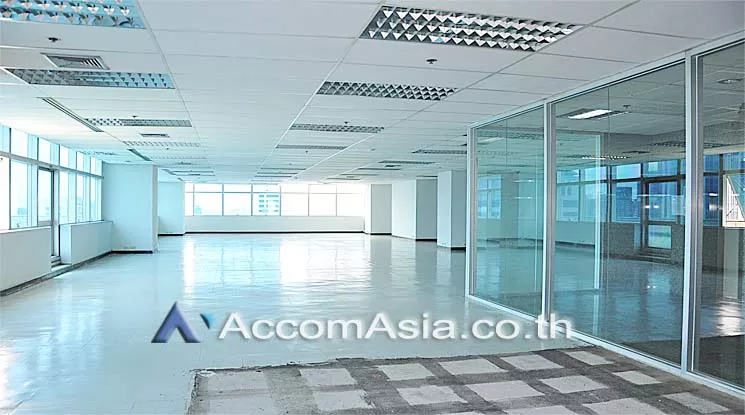  Office space For Rent in Silom, Bangkok  near BTS Surasak (AA10945)